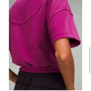 Lululemon Athletic
Softstreme Gathered T-Shirt
Magenta Purple Size 4